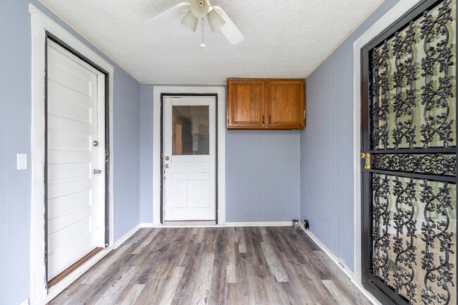 Building Photo - 3224 Garden Dr