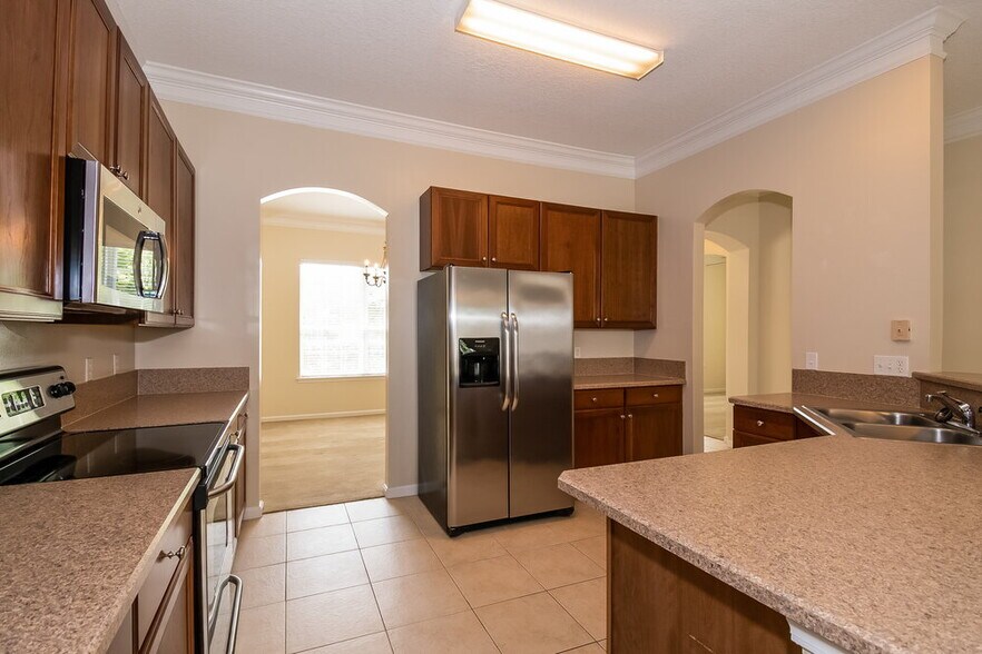 Building Photo - 2817 Alaskan Way