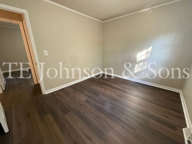 Building Photo - Cozy 3 Bedroom Home with Modern Touches in Winston-Salem