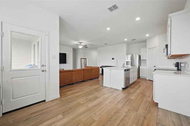 Building Photo - 132 Wyndemere Ln