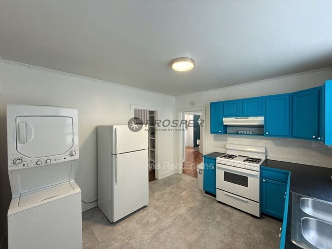 Building Photo - 204 Fishburne St