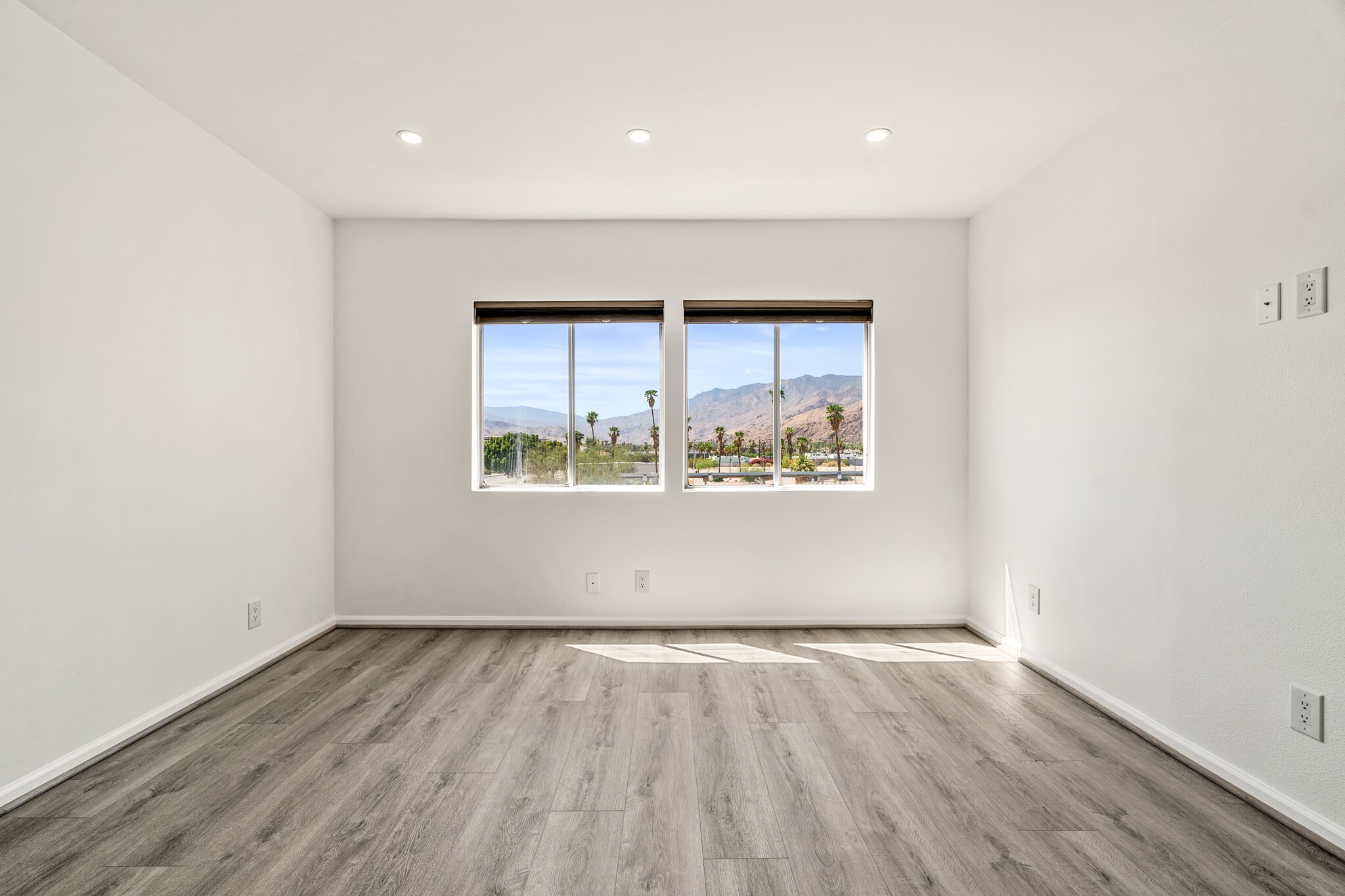 Building Photo - 277 E Alejo Rd