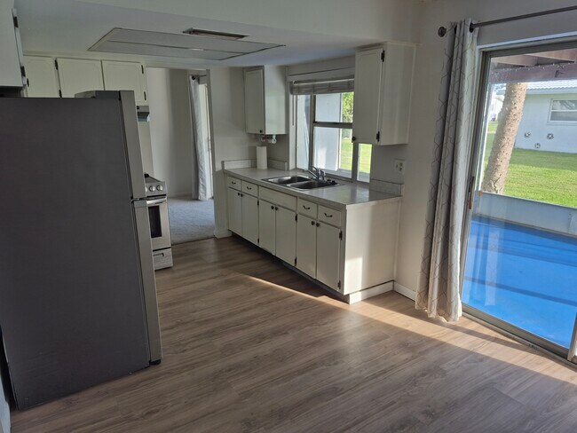 Building Photo - 14140 88th Ave