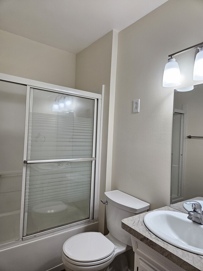 Building Photo - 1133 N Hayes Ave