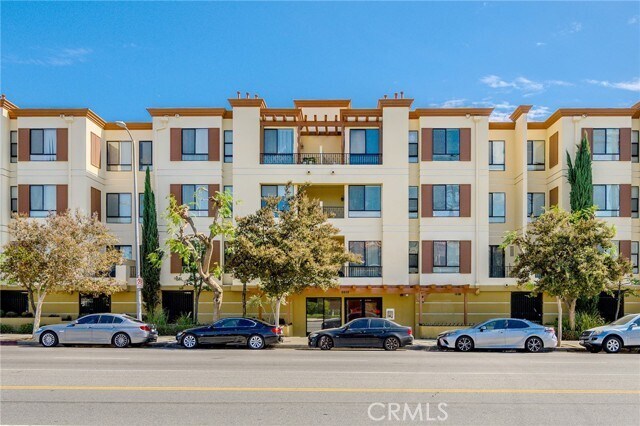 Building Photo - 6938 Laurel Canyon Blvd