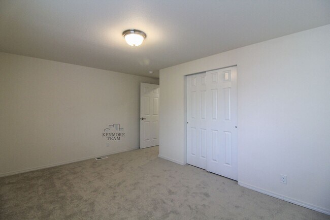 Building Photo - 1214 N Morain Loop