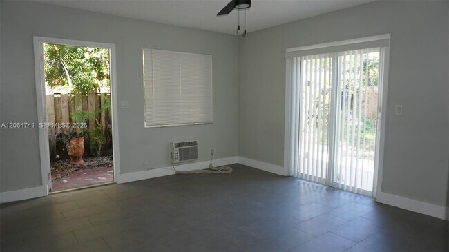 Building Photo - 808 SW 14th Terrace
