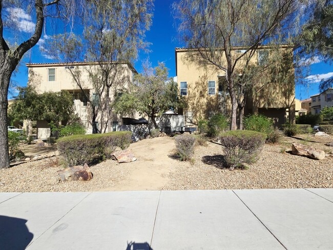 Building Photo - GORGEOUS 4BD/3BA IN SILVERADO RANCH