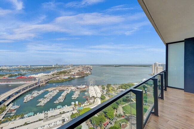 Building Photo - 398 NE 5th St