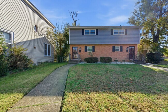 Primary Photo - Charming 2-Bedroom Home with Hardwood Floors in North Highland Park