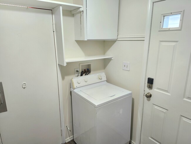 Laundry Room - 2189 Ridgemont Rd