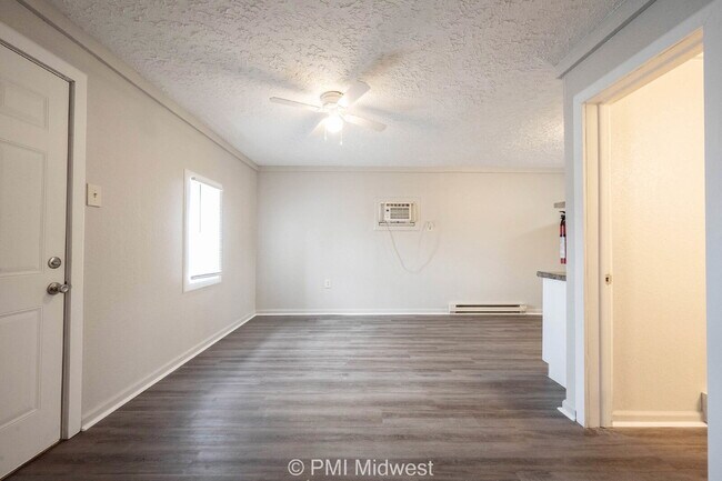 Building Photo - "Charming 1-Bedroom Retreat in Greenfield – Cozy 400 Sq Ft Haven!"