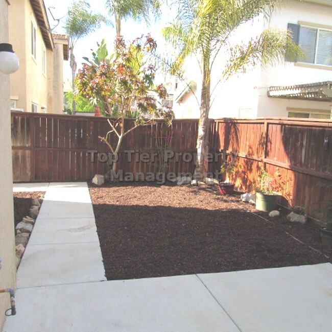 Building Photo - ****Beautiful 2 bed/2.5 bath House in Grea...