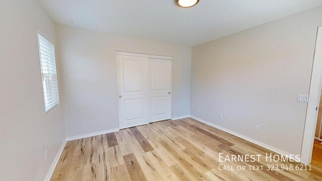 Building Photo - 15033 Hartland St