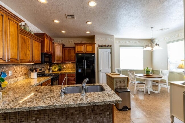 Building Photo - Beautiful 3 bed 2 bath Home!