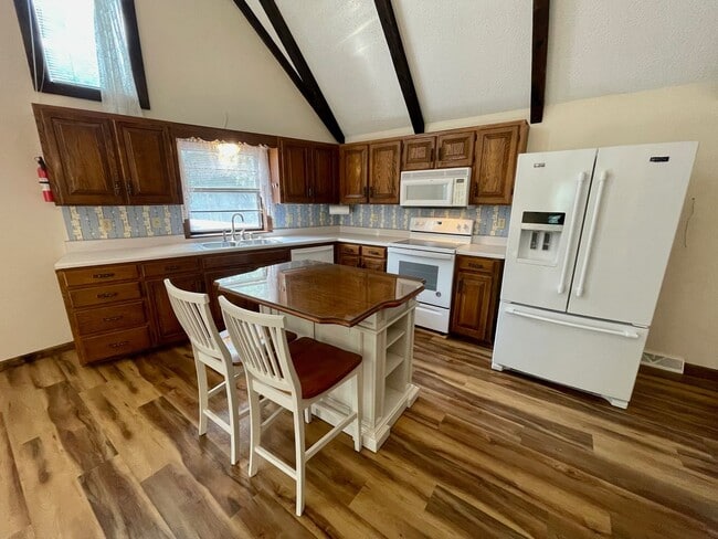 Building Photo - Unique 4 Bedroom Home on Dead-End Road w/ ...