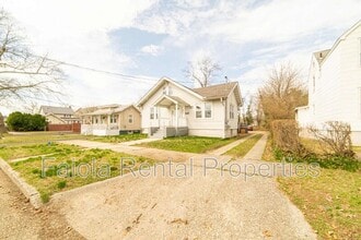 Building Photo - 426 W Peach St