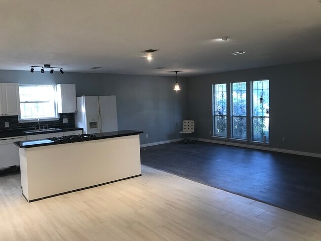 Living areas - 3873 Rugged Cir