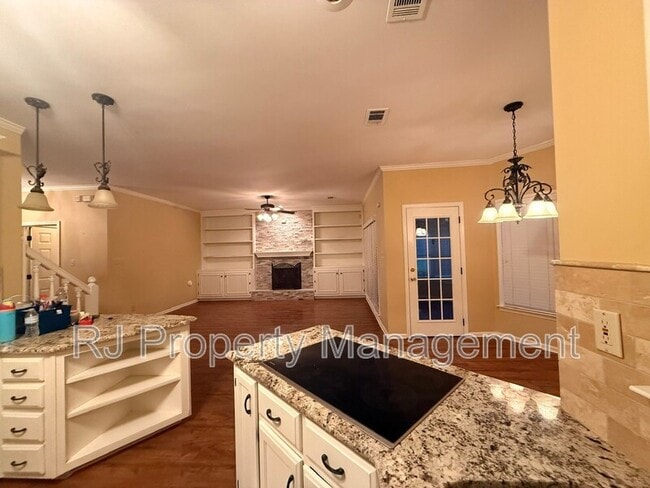 Building Photo - 8610 Dena Cove W