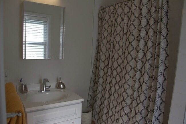 Building Photo - 412 Palisade Ave