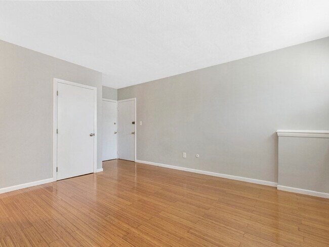 Building Photo - 180 River St