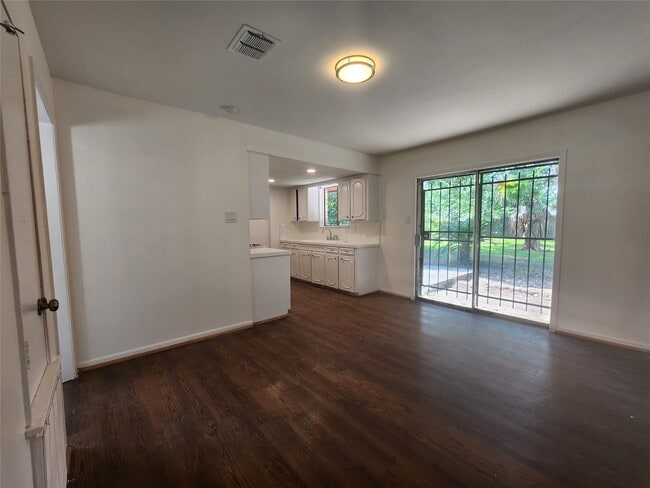 Building Photo - 1602 W Gulf Bank Rd