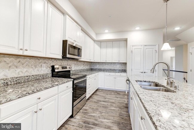 Building Photo - 7071 Darbey Knoll Dr