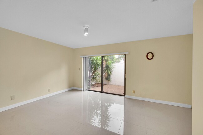 Building Photo - 6820 Allegre Ct