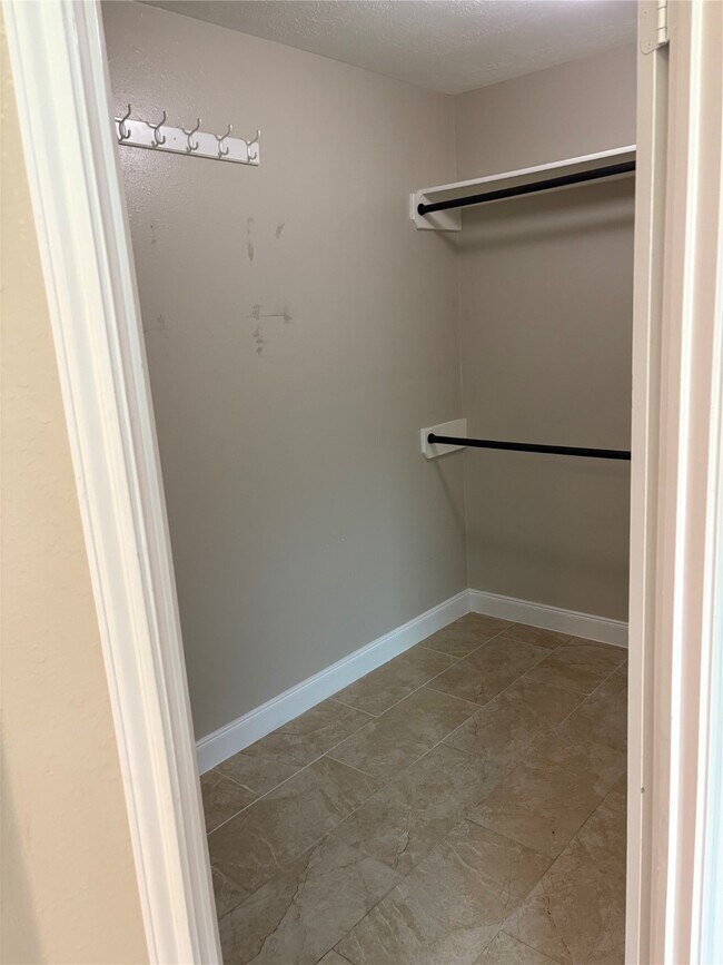 Building Photo - 1402 Township Ct