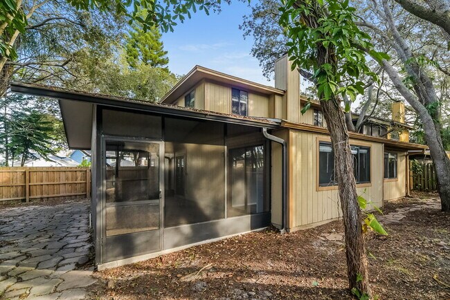 Building Photo - 1056 Saddleback Ridge Rd