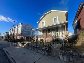 Building Photo - 810 Reinhard Ave
