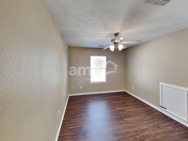 Building Photo - 25118 Auburn Terrace Dr