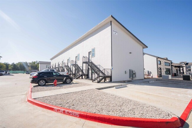 Building Photo - 2414 Penick Rd