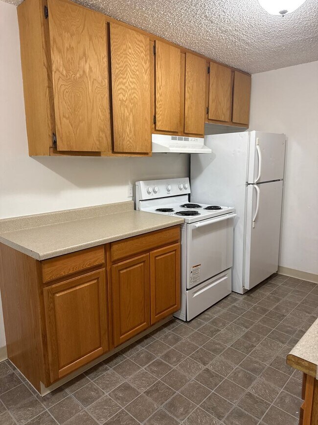 Building Photo - Quail Hollow 12