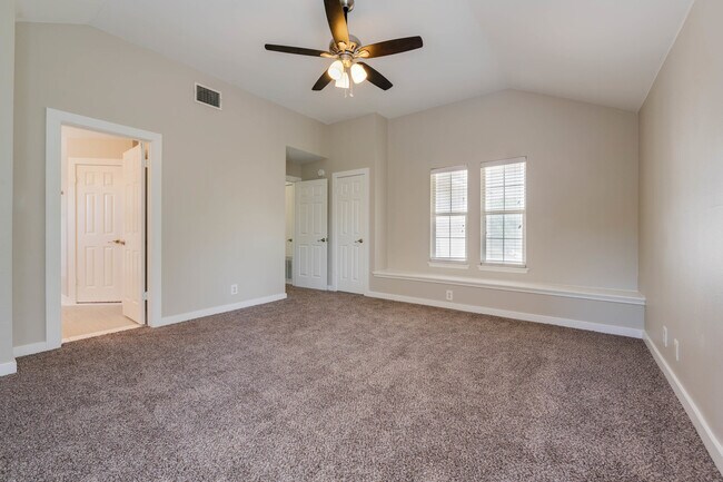 Building Photo - 1302 Crete Ln