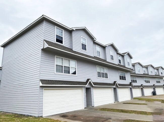 Building Photo - 6710 S Utica Pl