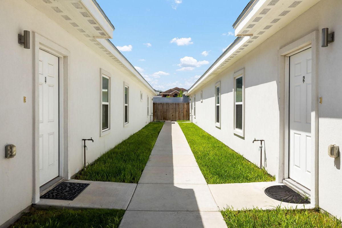 Building Photo - 4709 Magnolia Ave