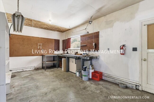 Building Photo - 6550 Beam St