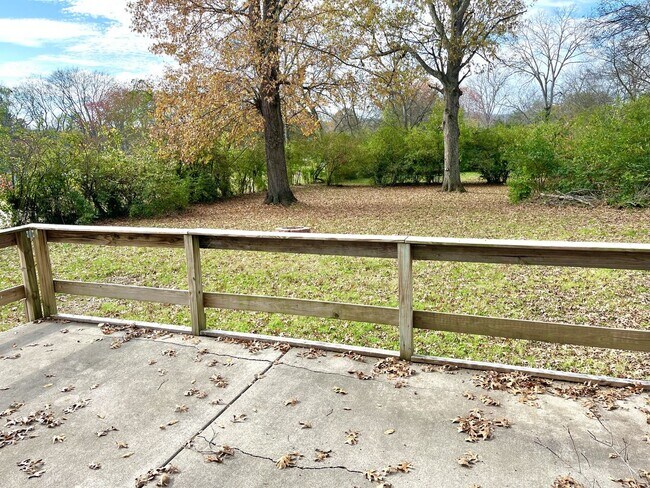 Building Photo - 907 Idlewild Dr