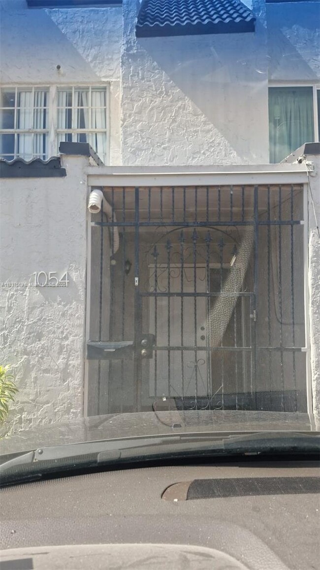 Primary Photo - 1054 W 44th Terrace