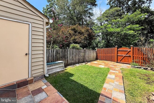 Building Photo - 7462 Towchester Ct