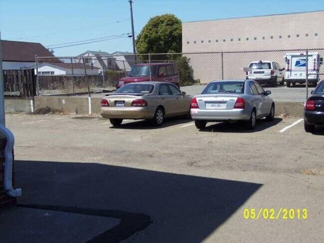 Building Photo - 2Bed - Sunny apartment right at El Cerrito...