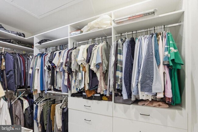 Building Photo - 9725 Lantana Wy