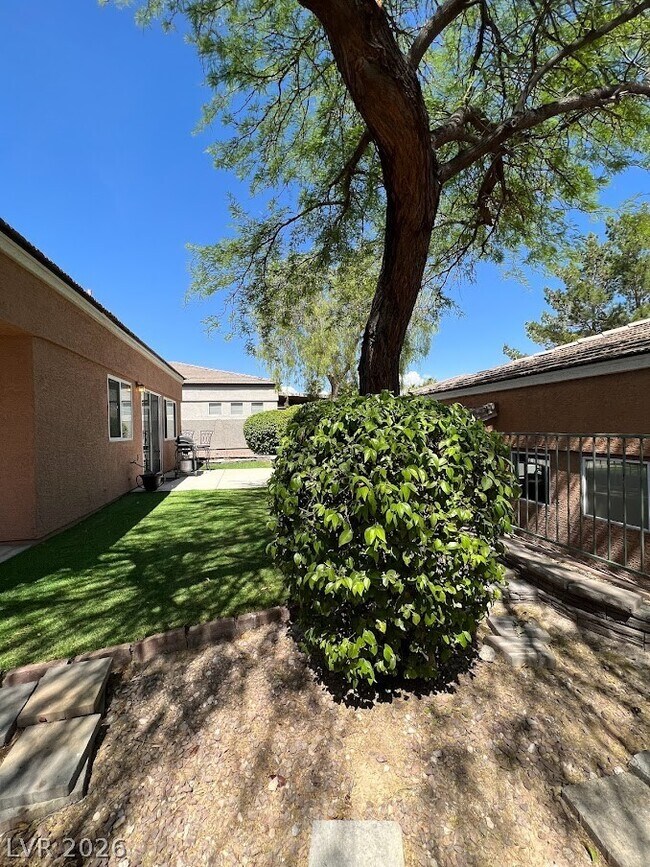 Building Photo - 10628 Whitebrush Ave