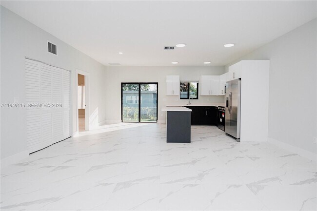 Building Photo - 820 Dr B J McCormick Ave