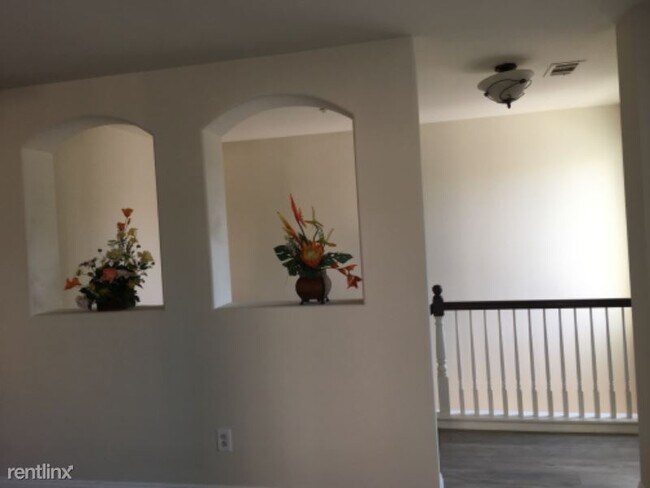 Building Photo - 2 br, 2 bath Condo - 25898 Iris Ave A Unit A