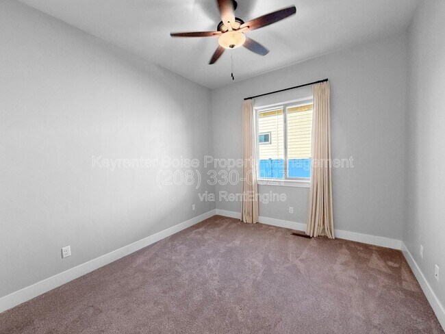 Building Photo - 8368 W Sparks Lake Dr