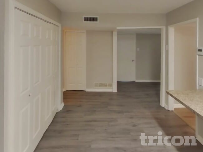 Building Photo - 4114 Hartford Dr