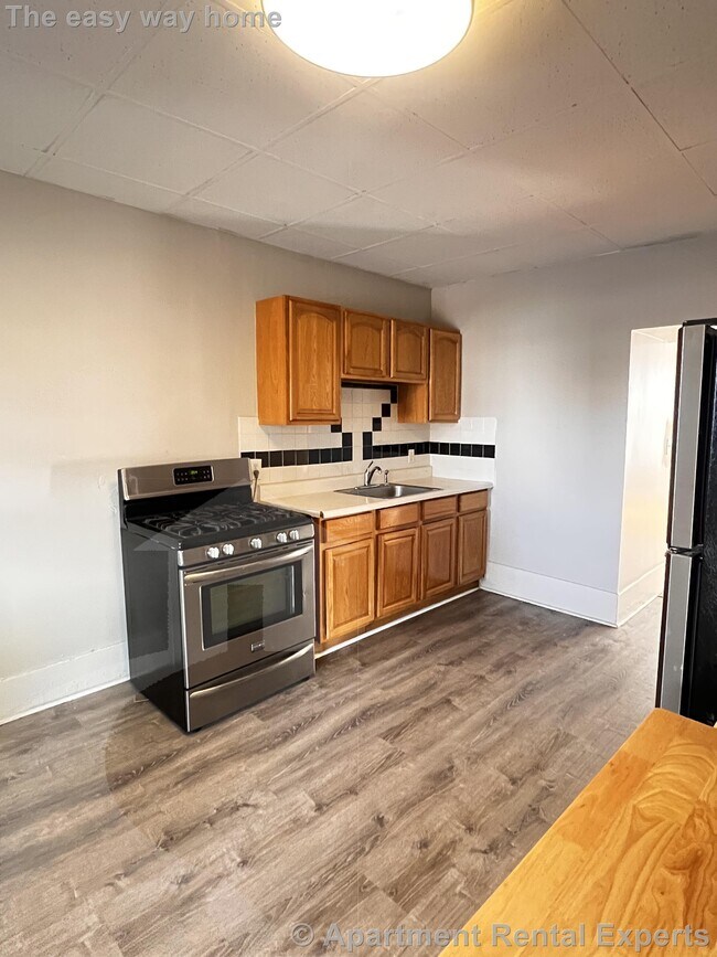 Building Photo - 9 School St