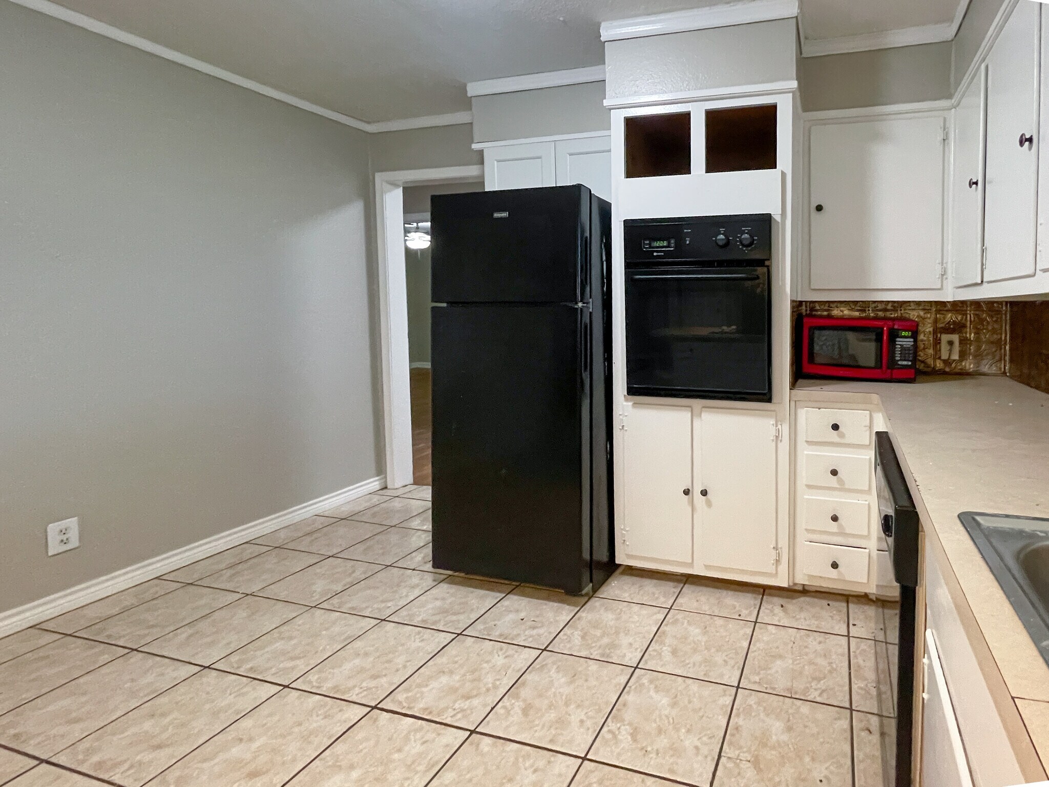 Building Photo - 110 E San Benito Dr